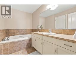 2952 Peacekeepers Way Sw, Calgary, AB T3E7R6 Photo 22