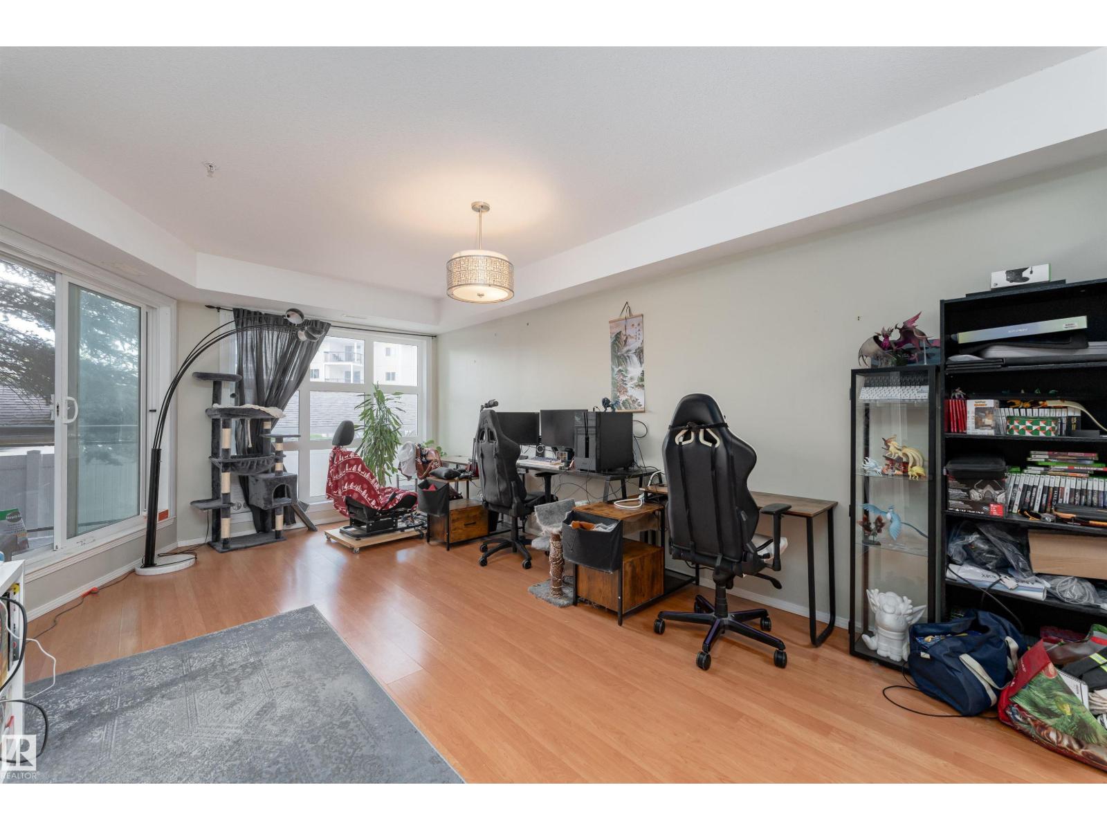 #104 11933 106 AV NW - 10