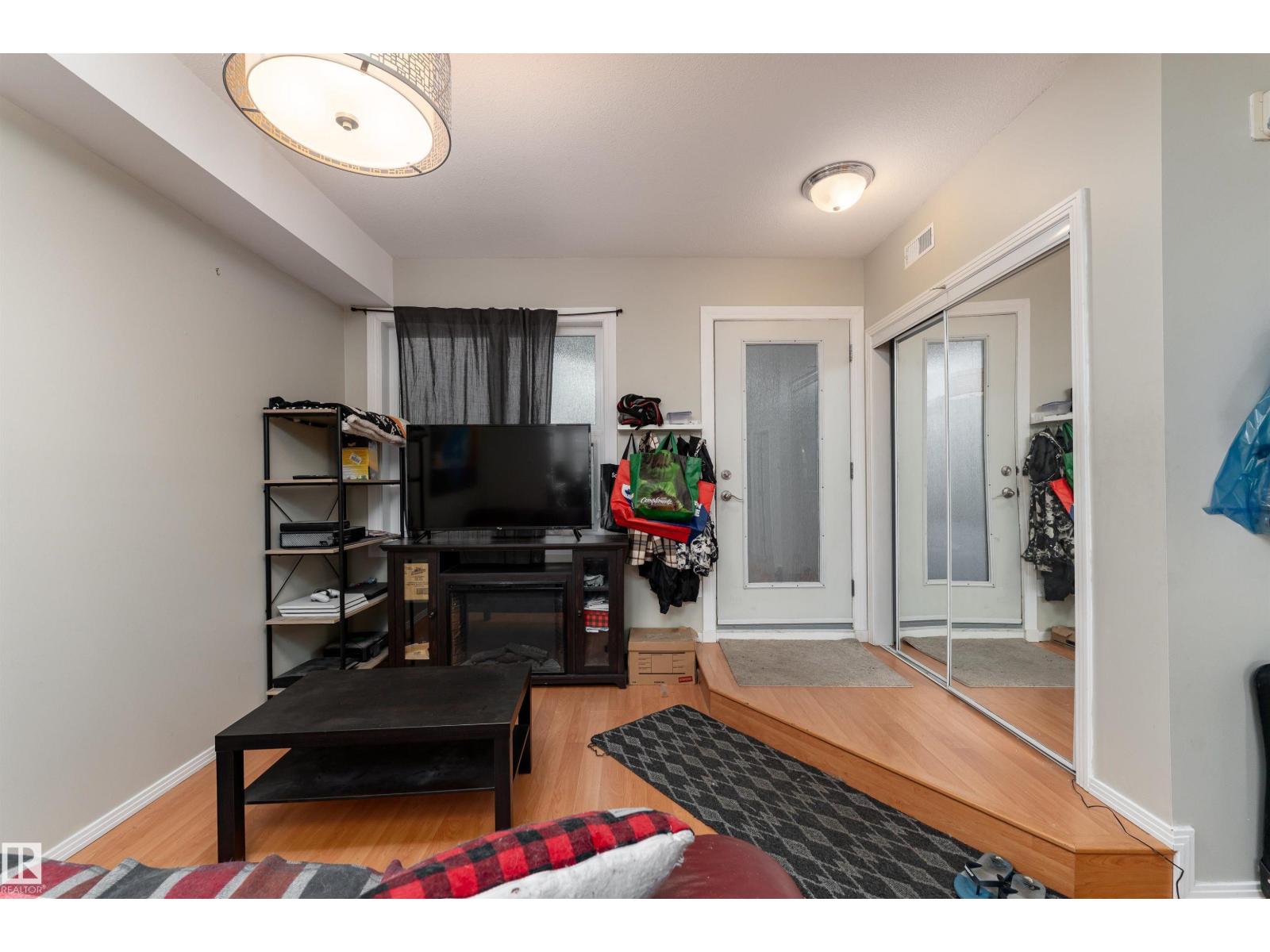 #104 11933 106 AV NW - 2