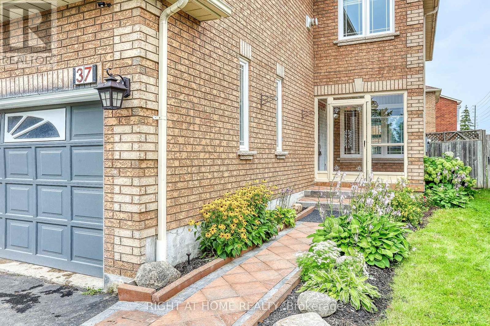 UPPER - 37 BROCKMAN CRESCENT, Ajax (Central West) — photo 2