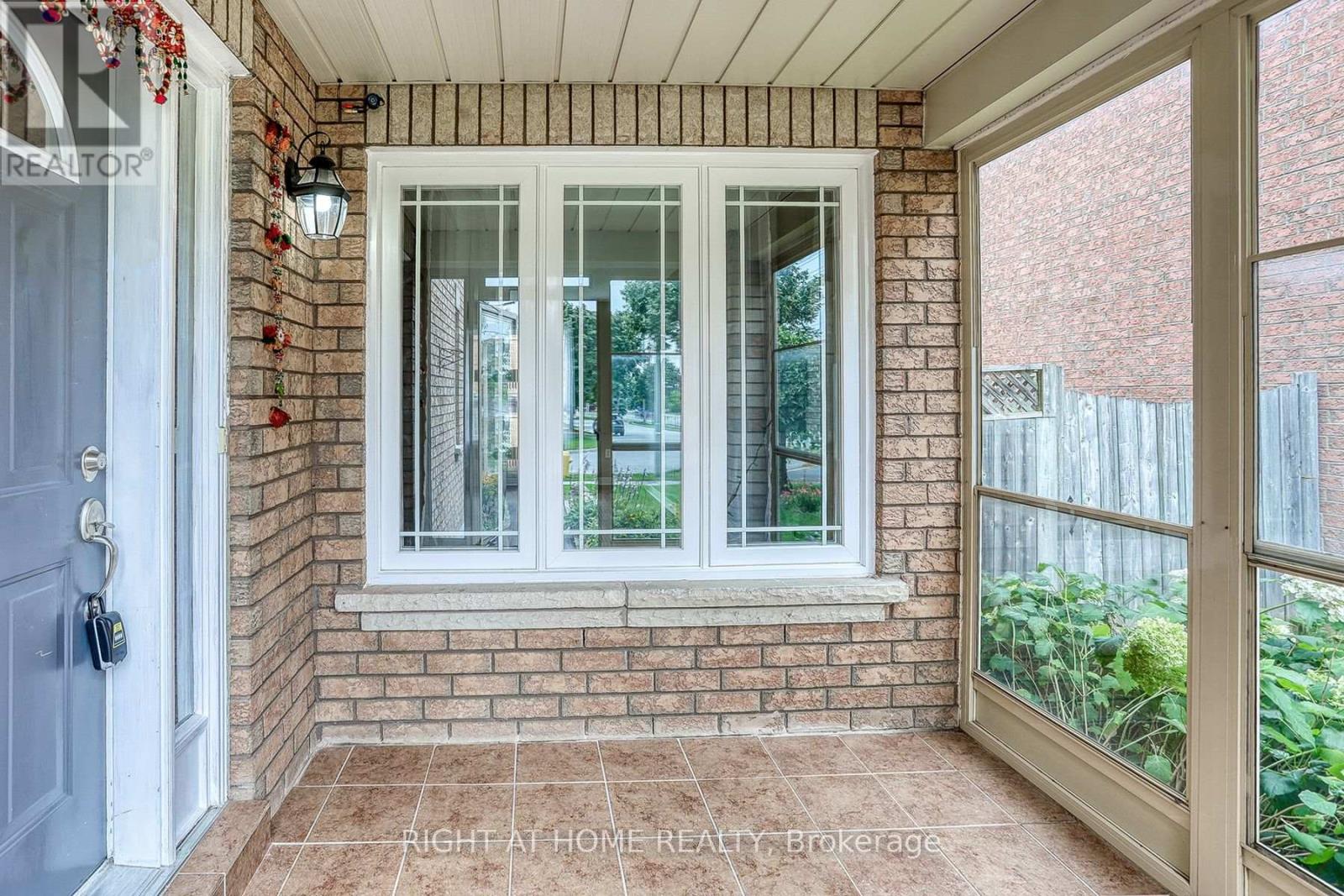 UPPER - 37 BROCKMAN CRESCENT, Ajax (Central West) — photo 3