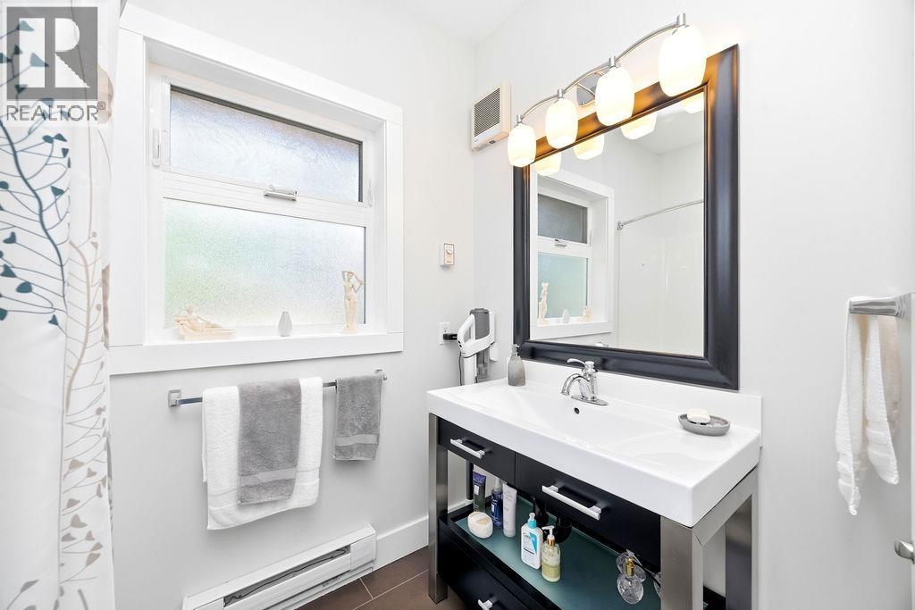 Photo of 1 5778 MARINE WAY 12