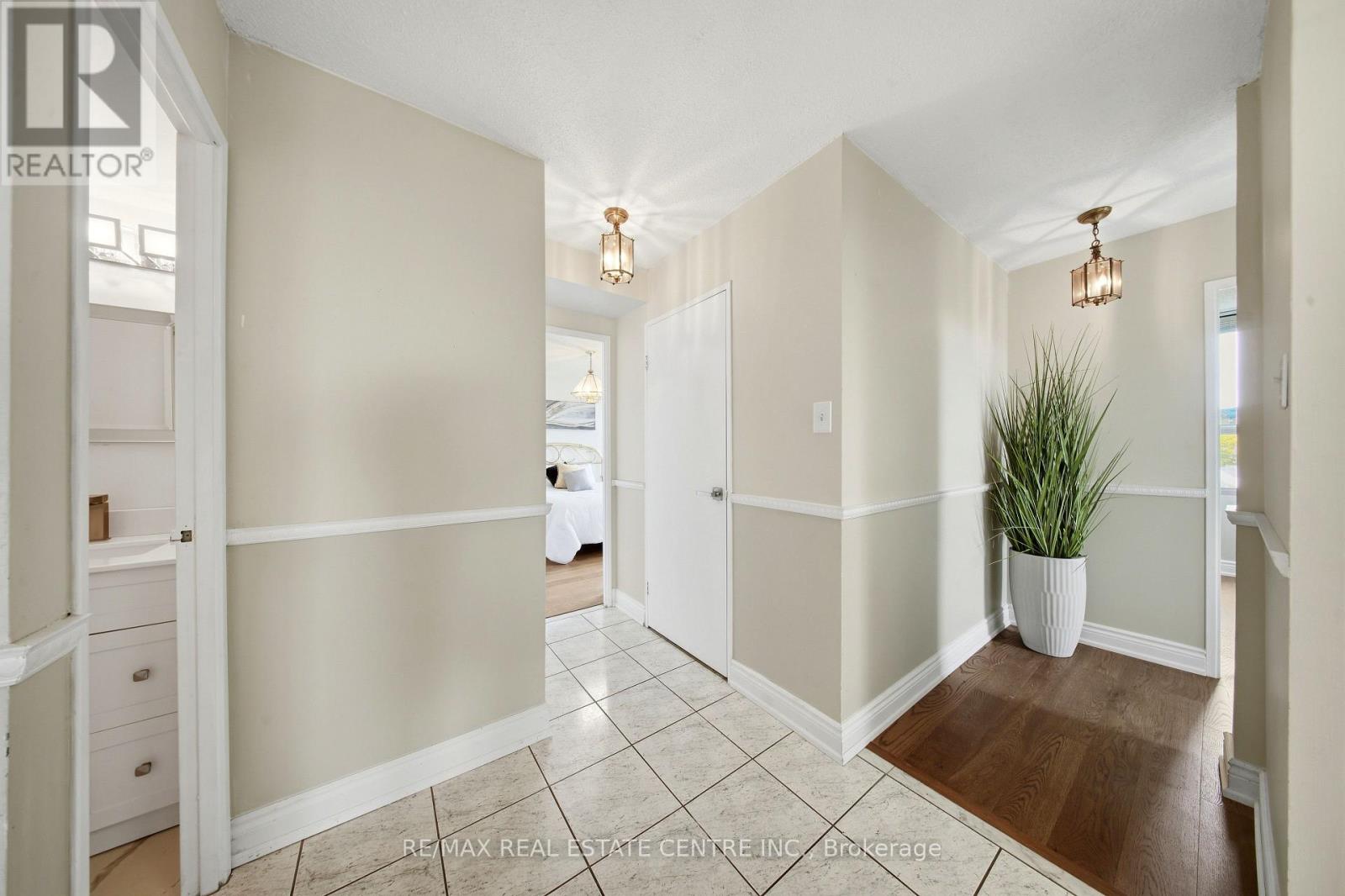 #602 2055 UPPER MIDDLE ROAD - Image 14