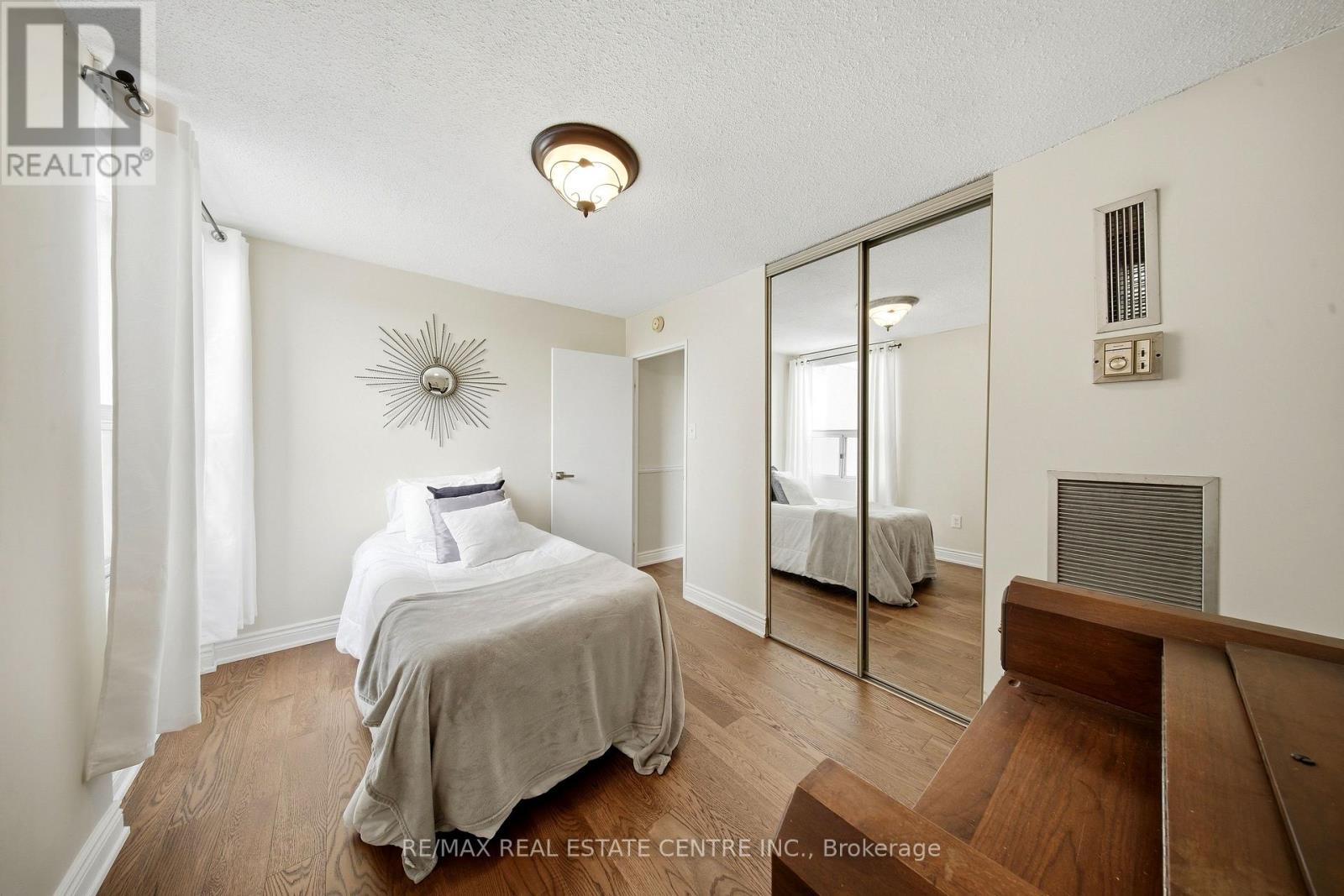 #602 2055 UPPER MIDDLE ROAD - Image 24