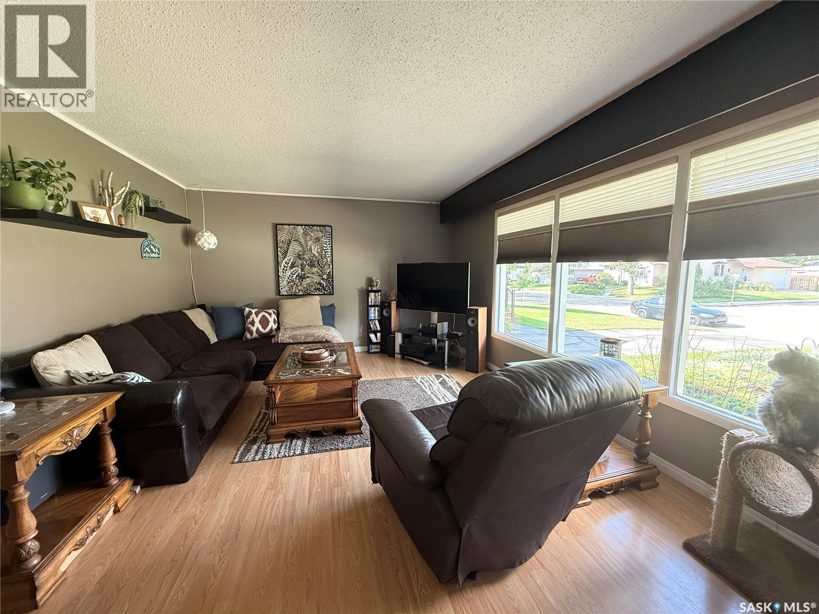 212 Ash DRIVE, Weyburn — photo 10