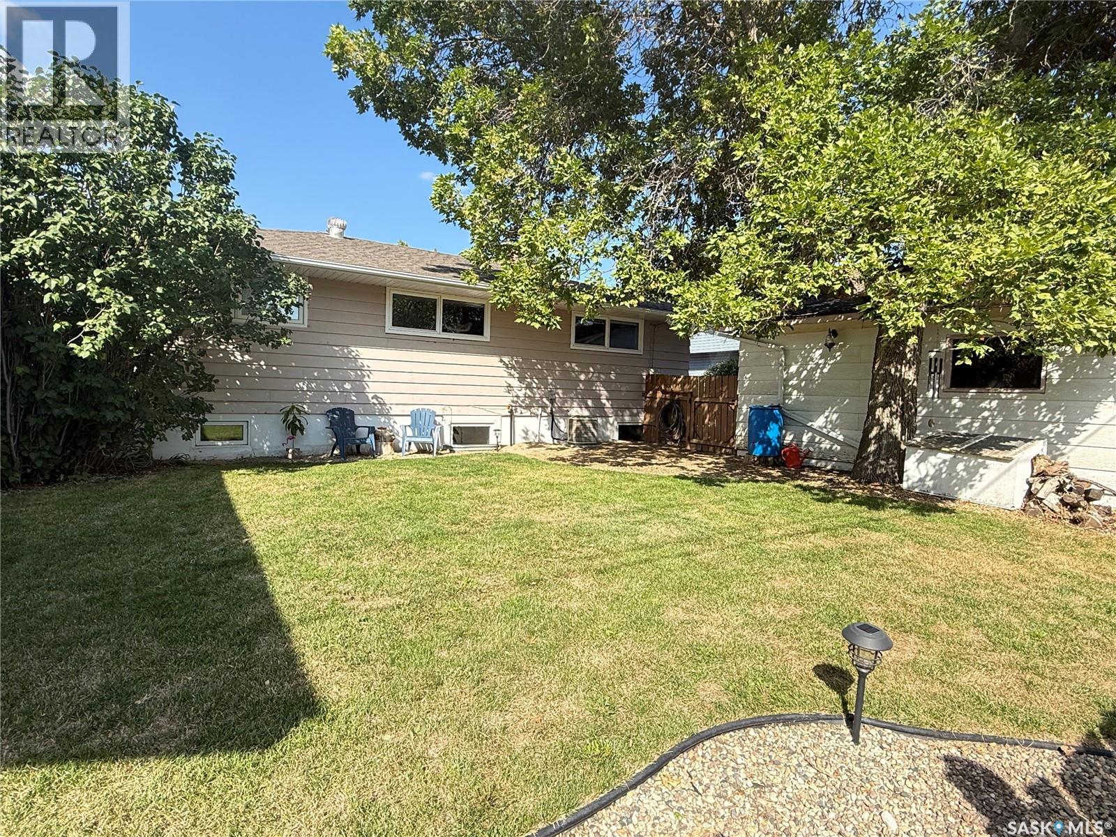 212 Ash DRIVE, Weyburn — photo 28