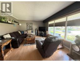 Bedroom - 212 Ash Drive, Weyburn, SK S4H0S2 Photo 10