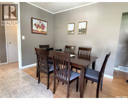 Family room - 212 Ash Drive, Weyburn, SK S4H0S2 Photo 8