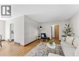 4pc Bathroom - 337 8 Street Sw, Medicine Hat, AB T1A4L8 Photo 7