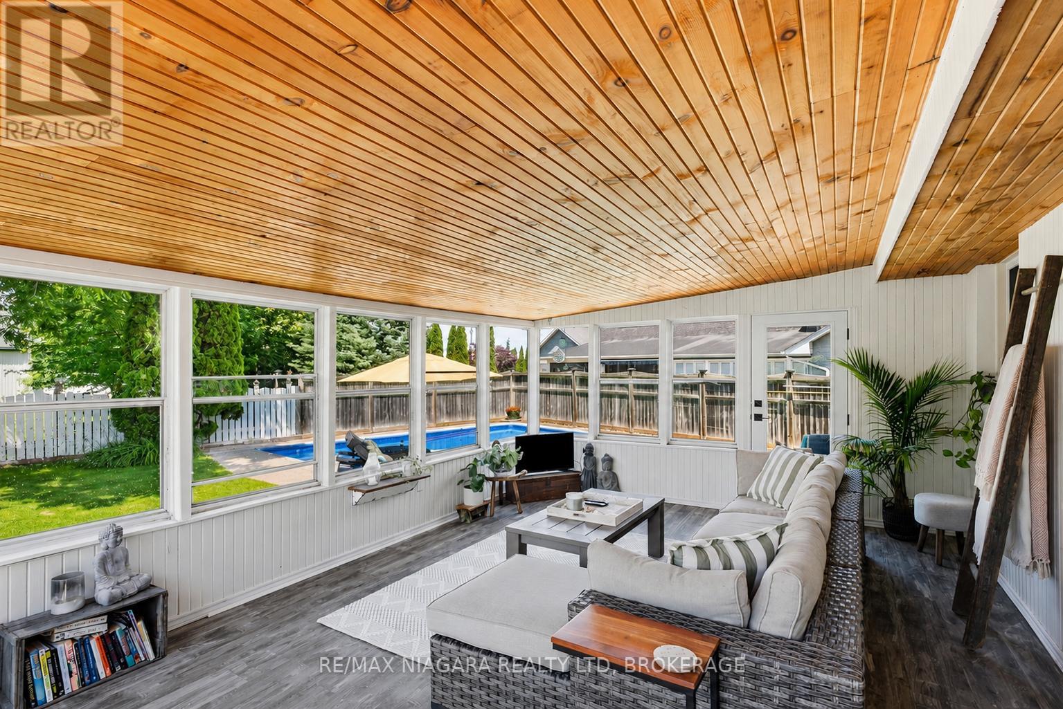 1042 LAKESHORE ROAD W - Image 13