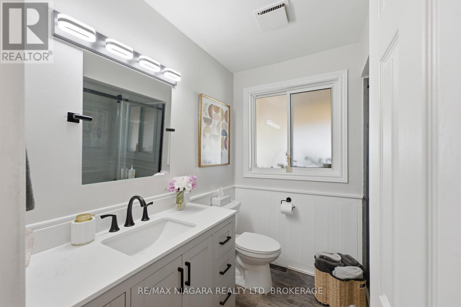 1042 LAKESHORE ROAD W - Image 20
