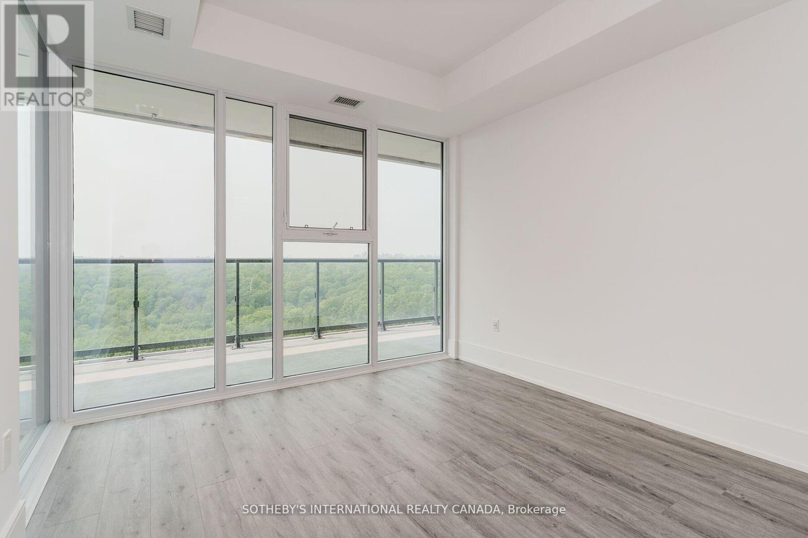 #1101 10 INN ON THE PARK DRIVE - Image 18