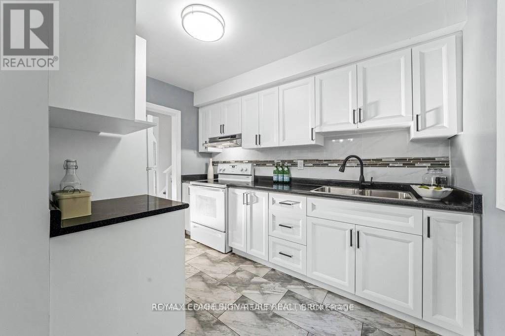 UPPER - 11 MID PINES ROAD, Toronto (Woburn) — photo 3