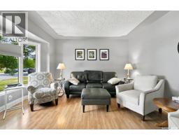 Living room - 416 Willow Street E, Saskatoon, SK S7J0C8 Photo 6