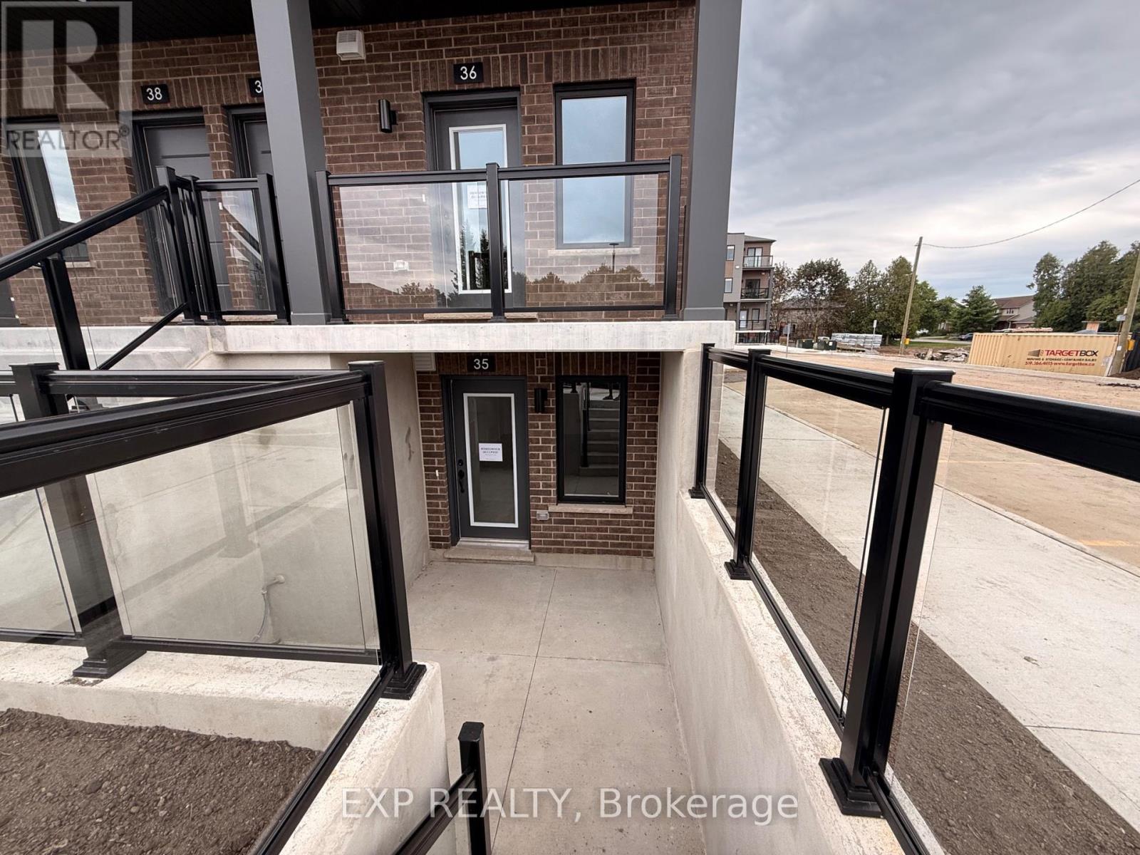 35 - 42 LOWES RD. WEST ROAD, Guelph (Clairfields/Hanlon Business Park) — photo 2