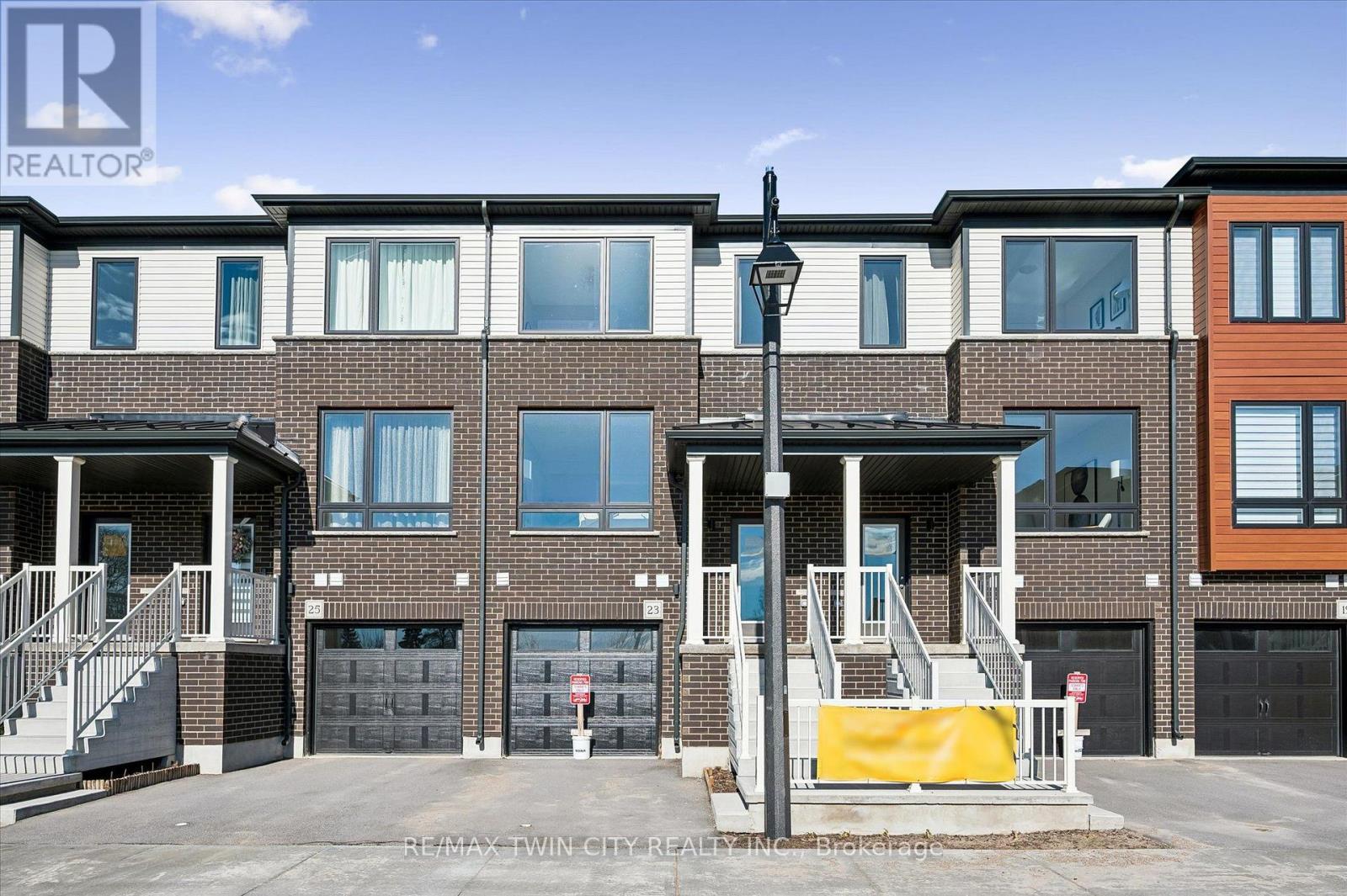 23 SORA LANE, Guelph (Grange Road)