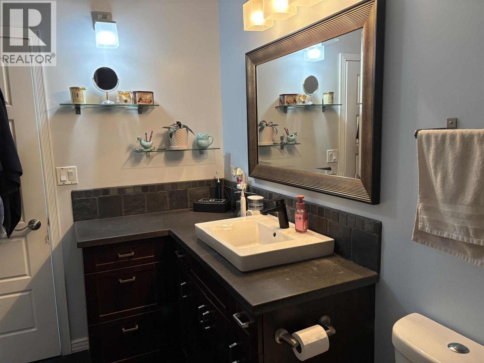 6828 FAIRMONT CRESCENT - 10