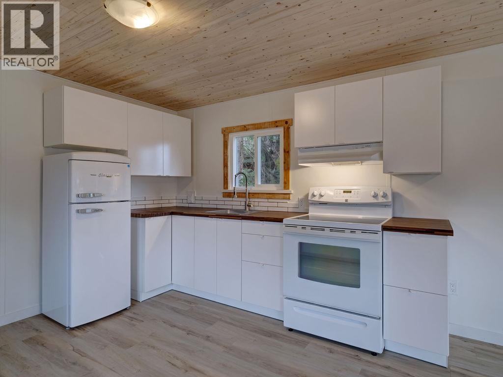 #28 1413 SUNSHINE COAST Highway, Gibsons, British Columbia, V0N1V5, Gibsons, British Columbia — photo 3 of 5
