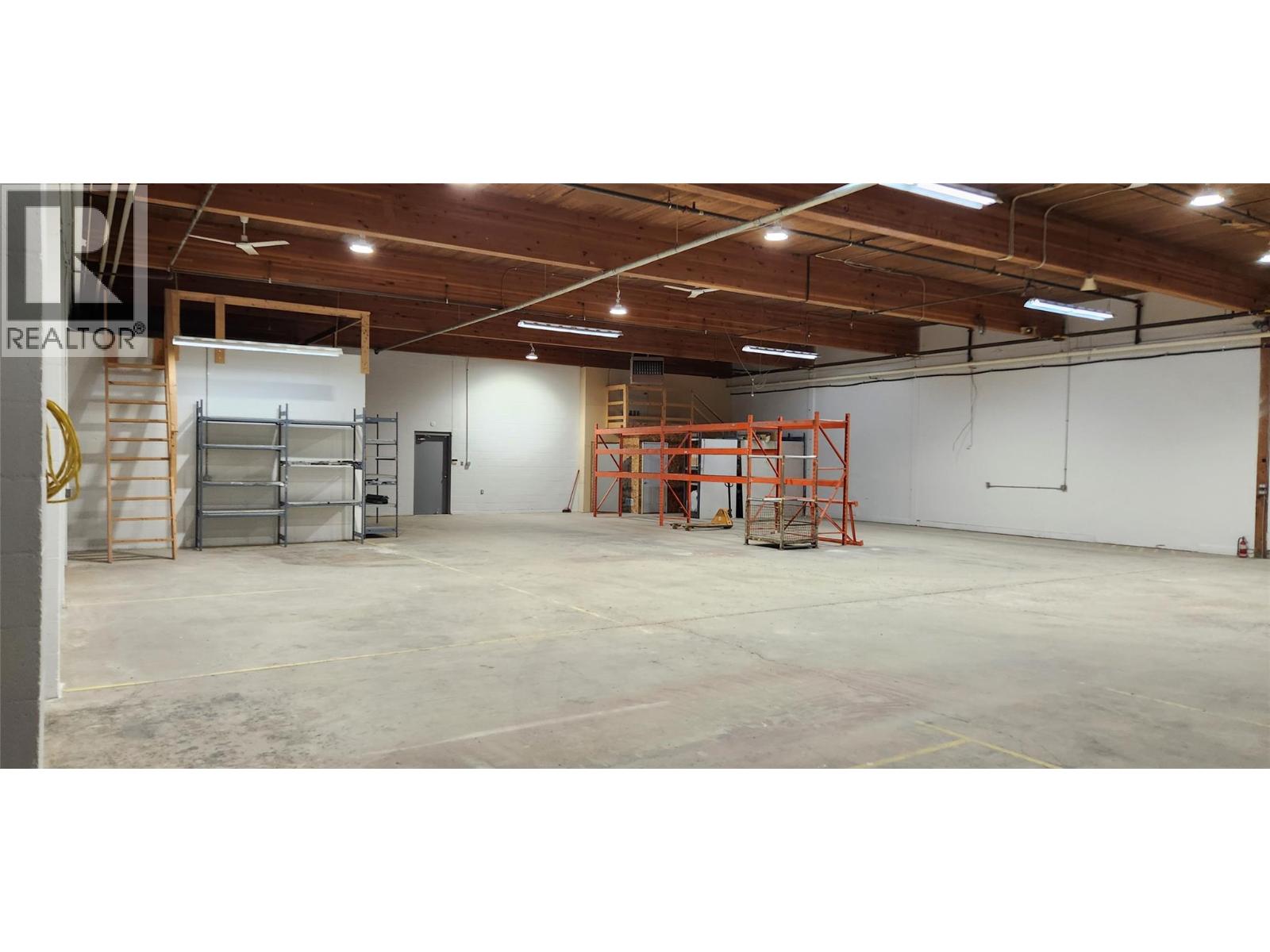 100 1219 Commercial Way, Penticton