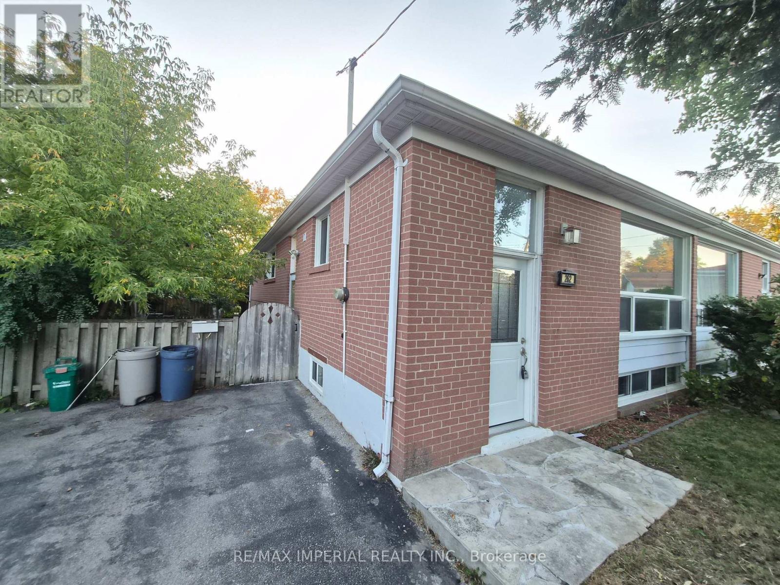 262 MCCONVEY DRIVE, Richmond Hill (Crosby)