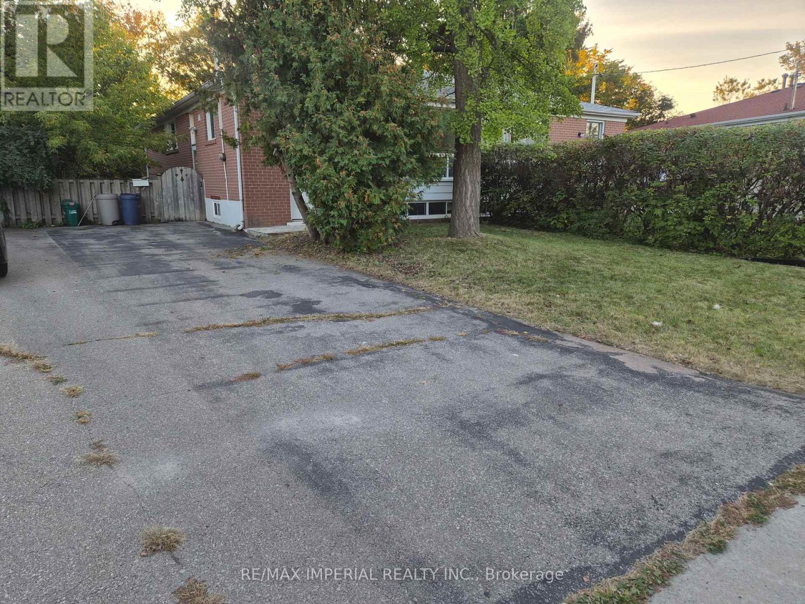 262 MCCONVEY DRIVE, Richmond Hill (Crosby) — photo 2