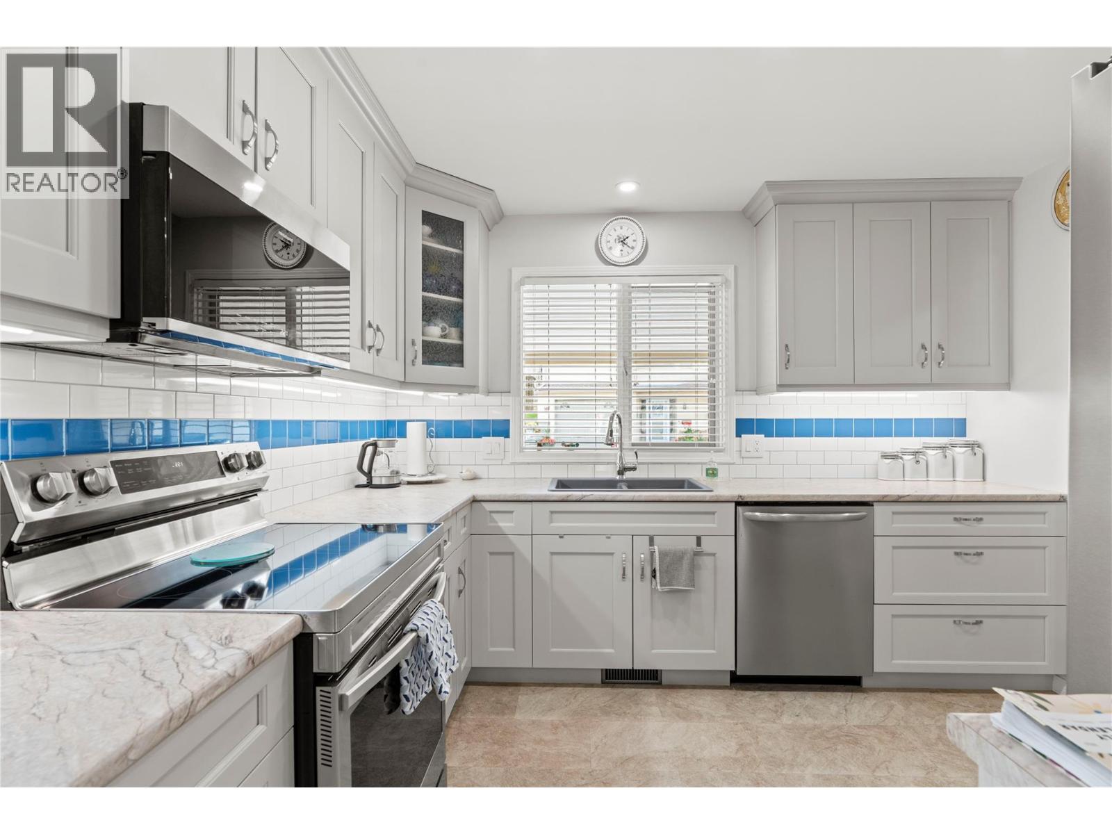 #17 3850 Argyle Avenue - 5