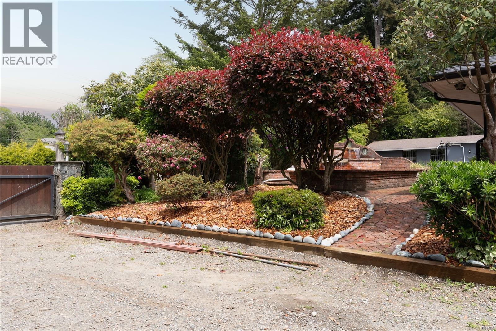 5957 Sooke Rd - Image 57