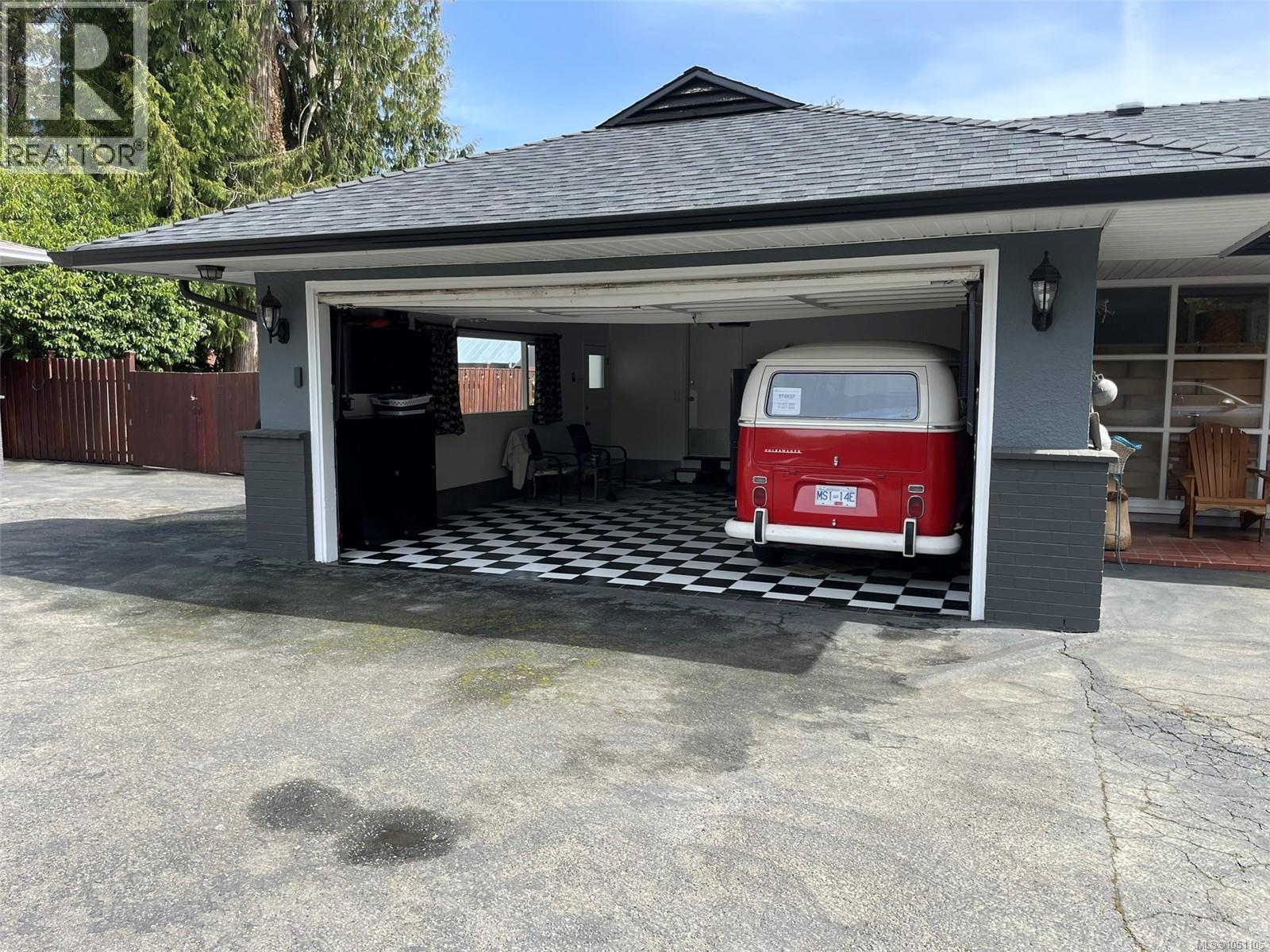 5957 Sooke Rd - 58