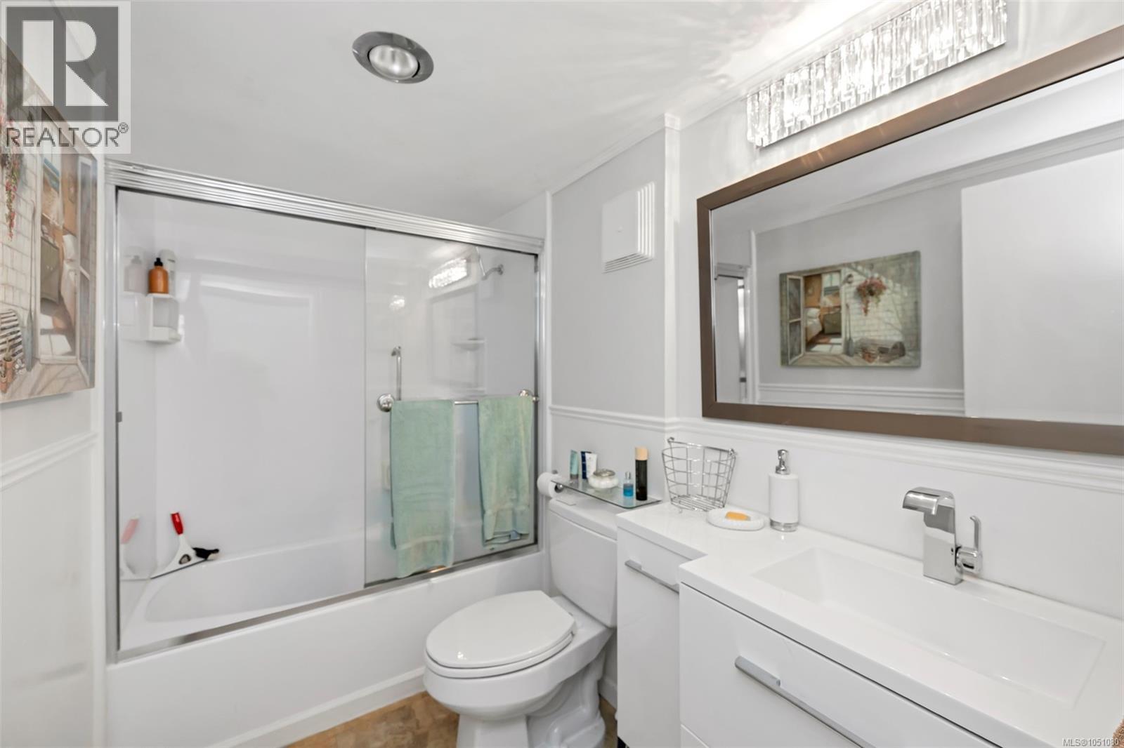 #407 1159 Beach Dr - Image 16