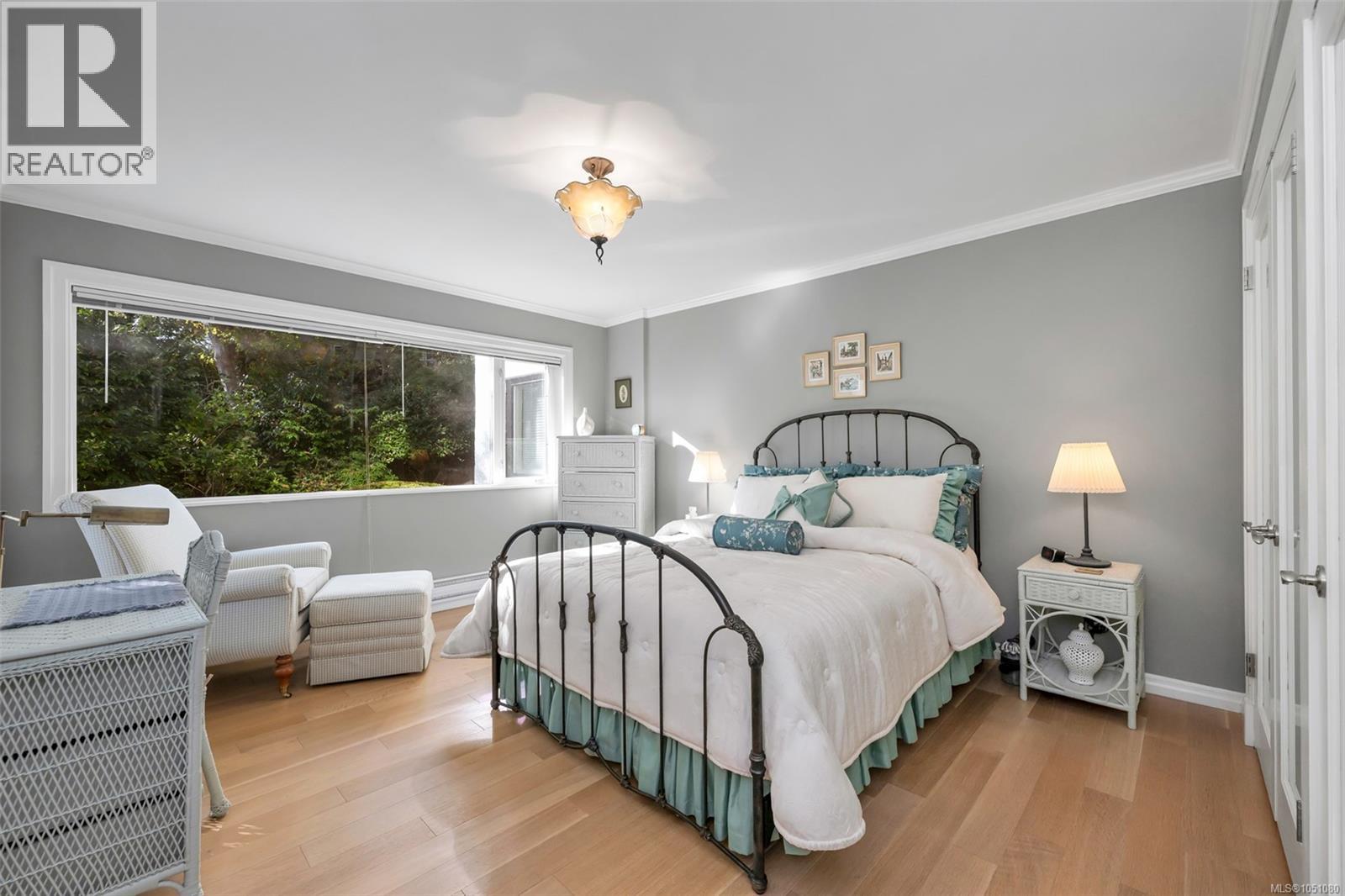 #407 1159 Beach Dr - Image 17