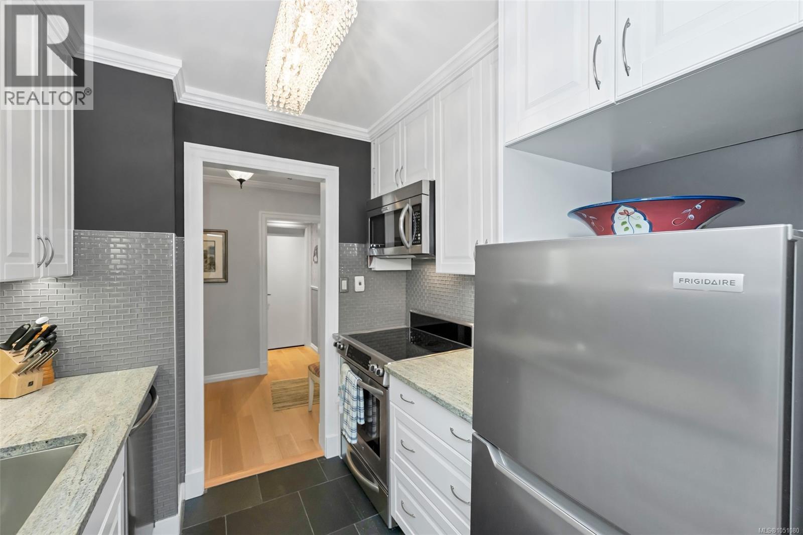 #407 1159 Beach Dr - Image 27