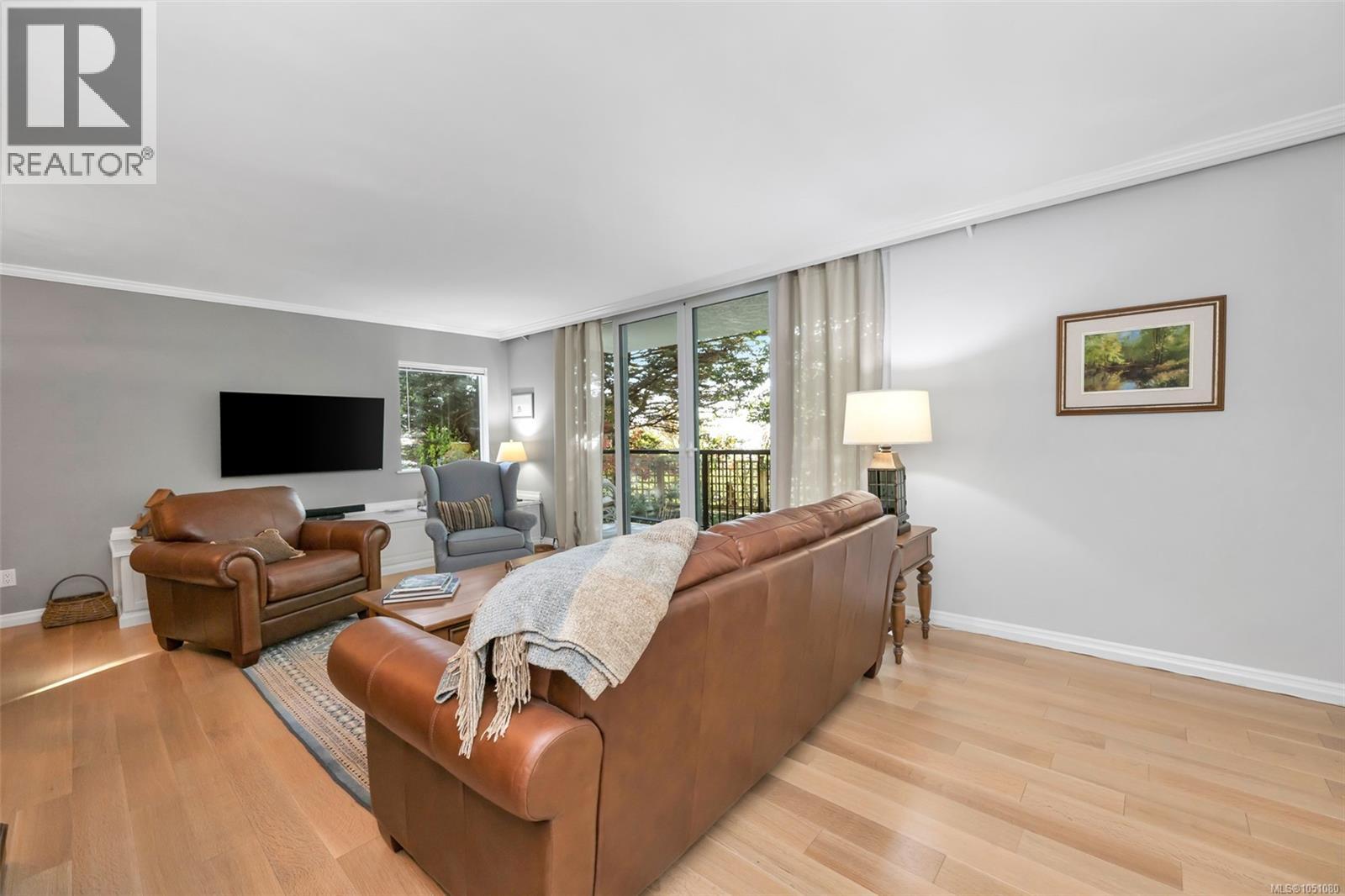#407 1159 Beach Dr - Image 34