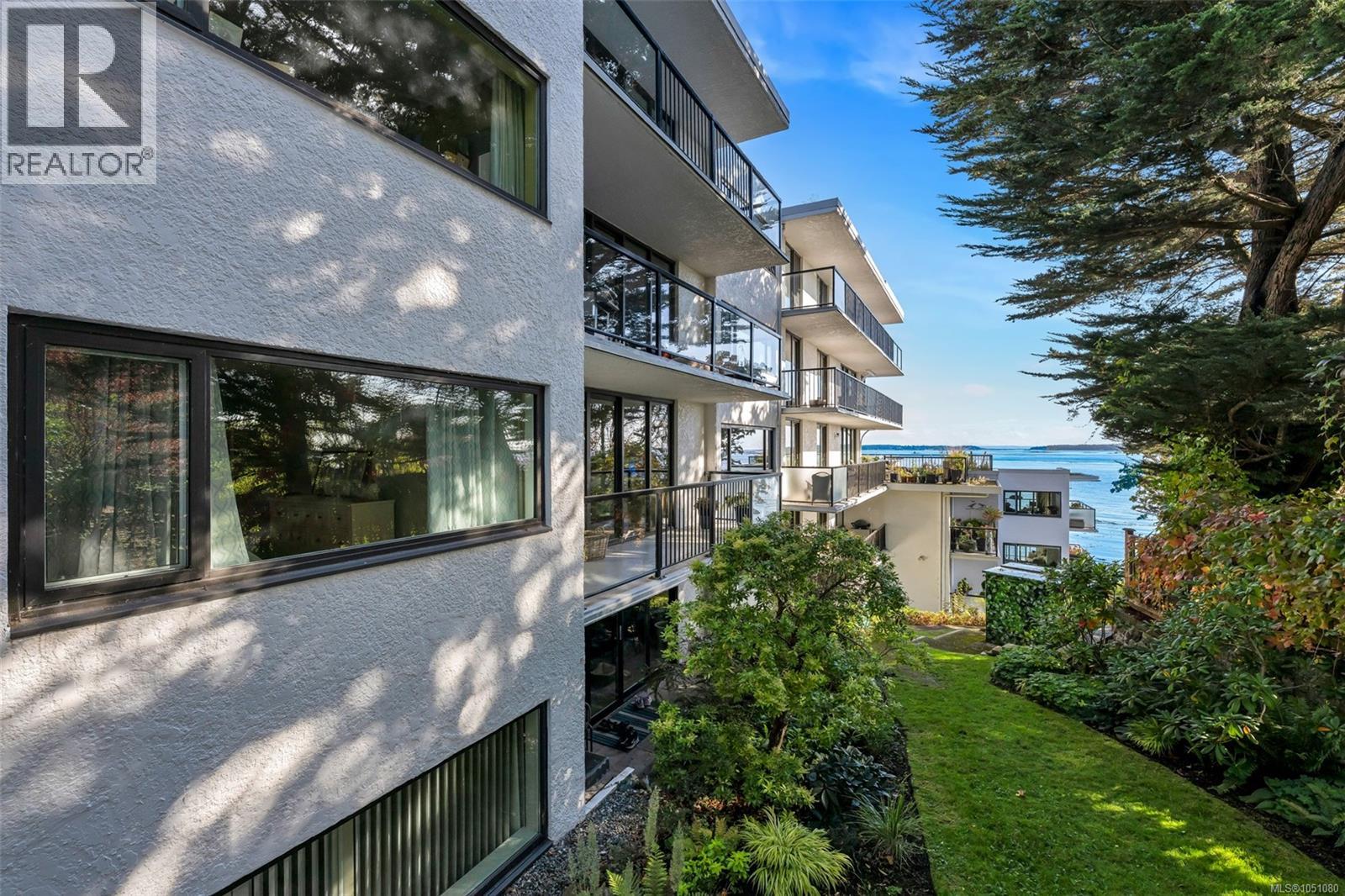 #407 1159 Beach Dr - Image 36