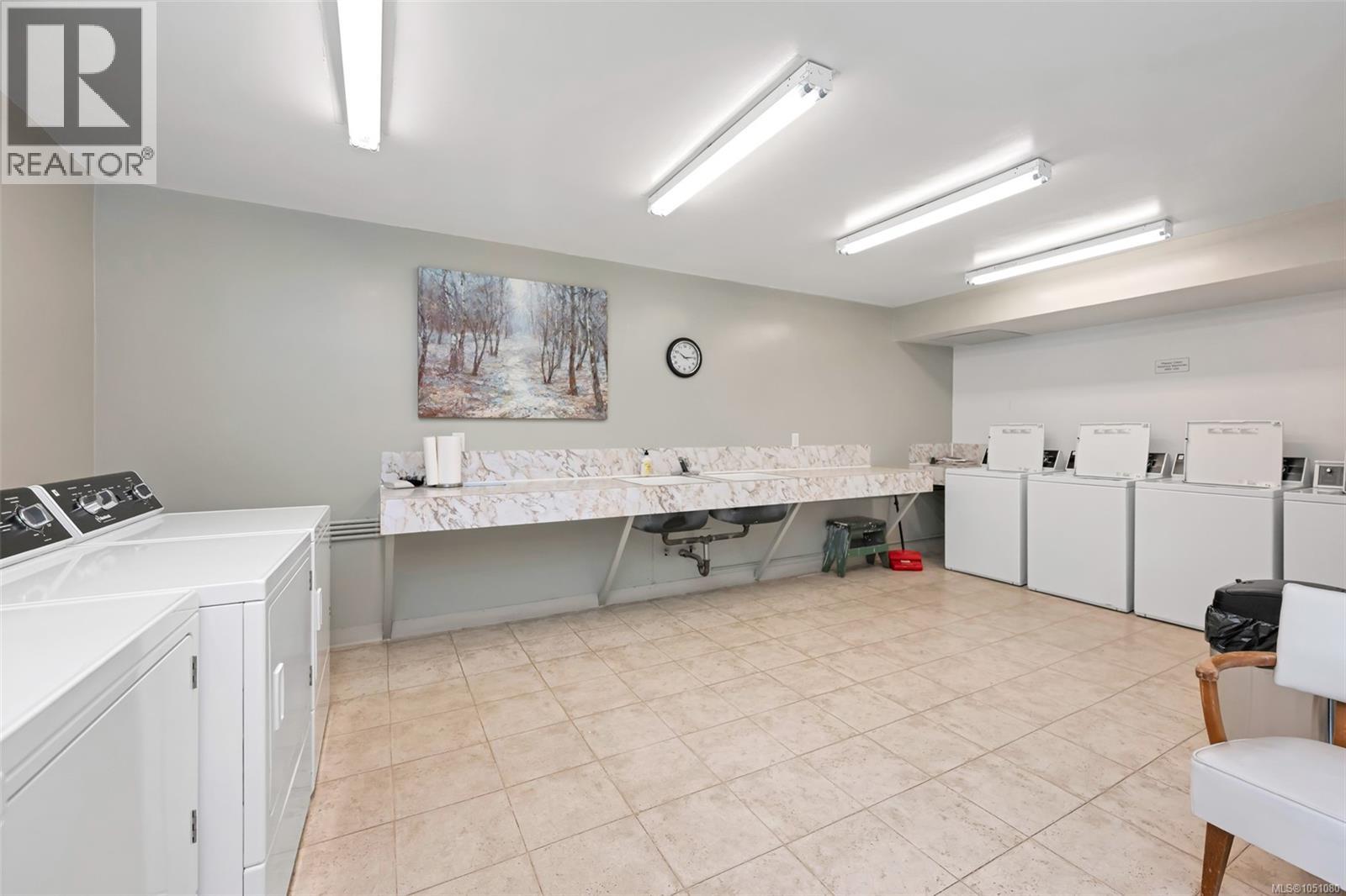 #407 1159 Beach Dr - Image 40
