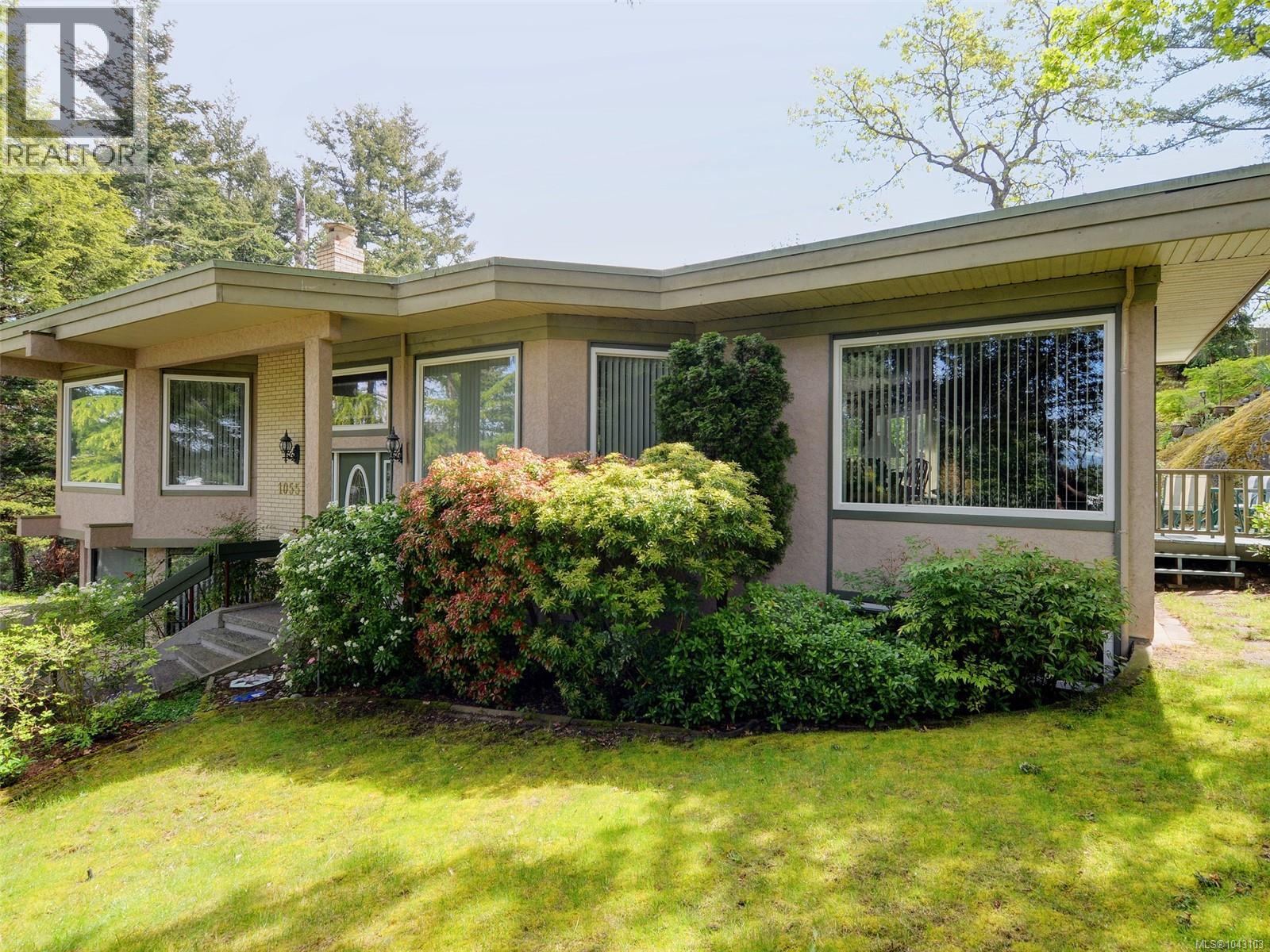 1055 Thistlewood Dr - 2