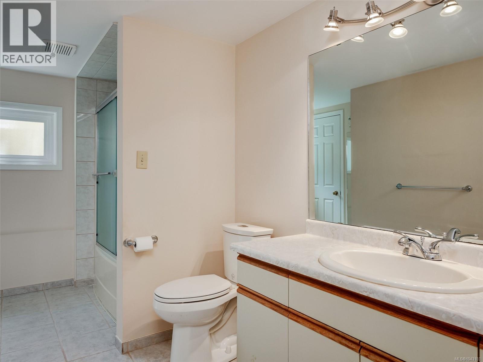 1055 Thistlewood Dr - 21