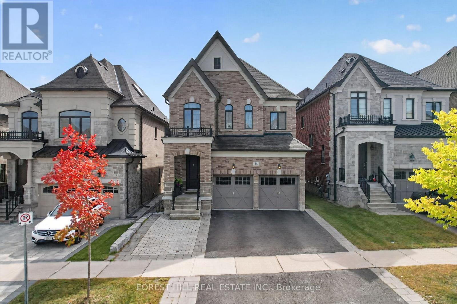 18 HACKWOOD CRESCENT, Aurora (Aurora Grove) — photo 2