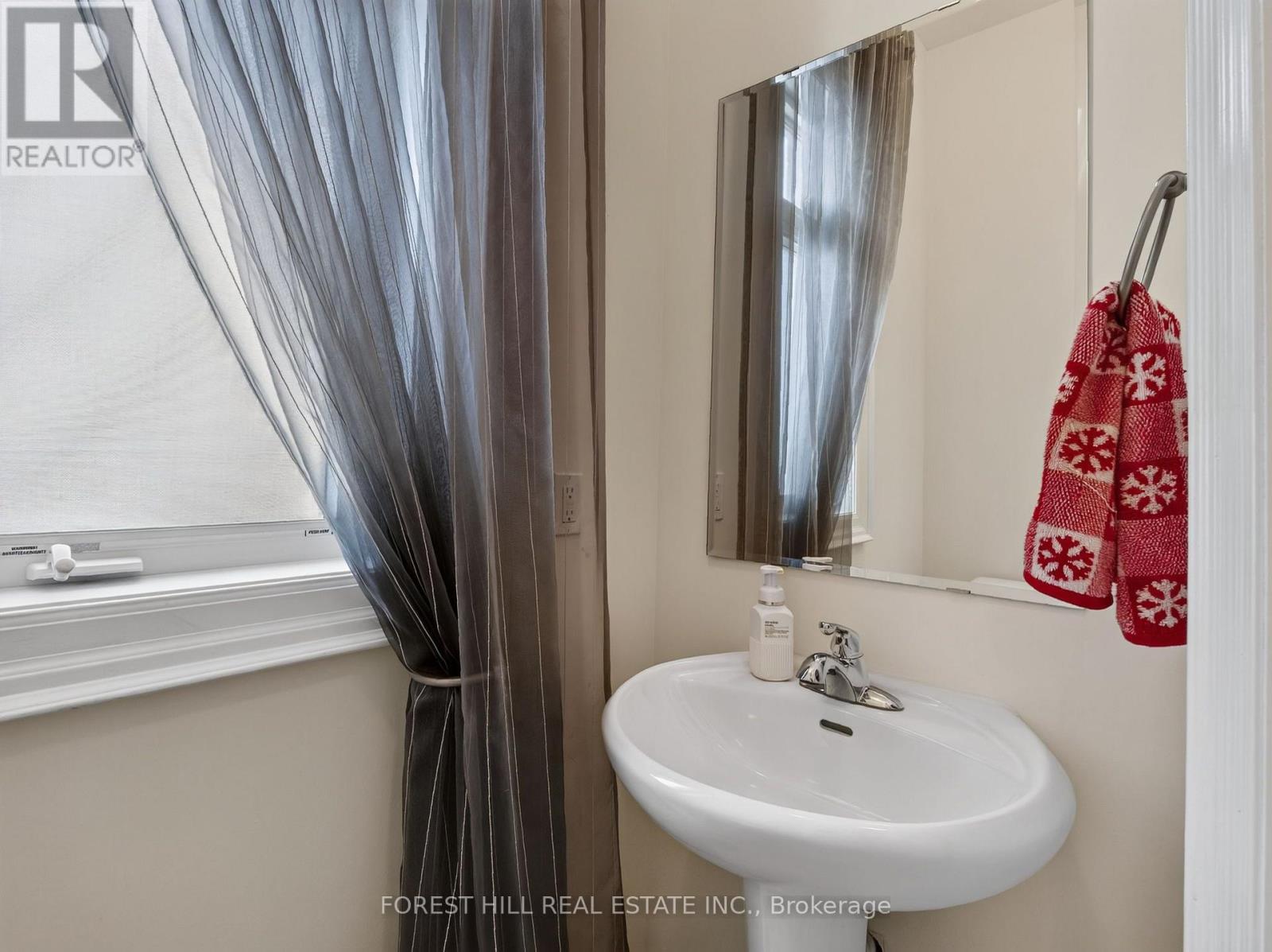 18 HACKWOOD CRESCENT - 25