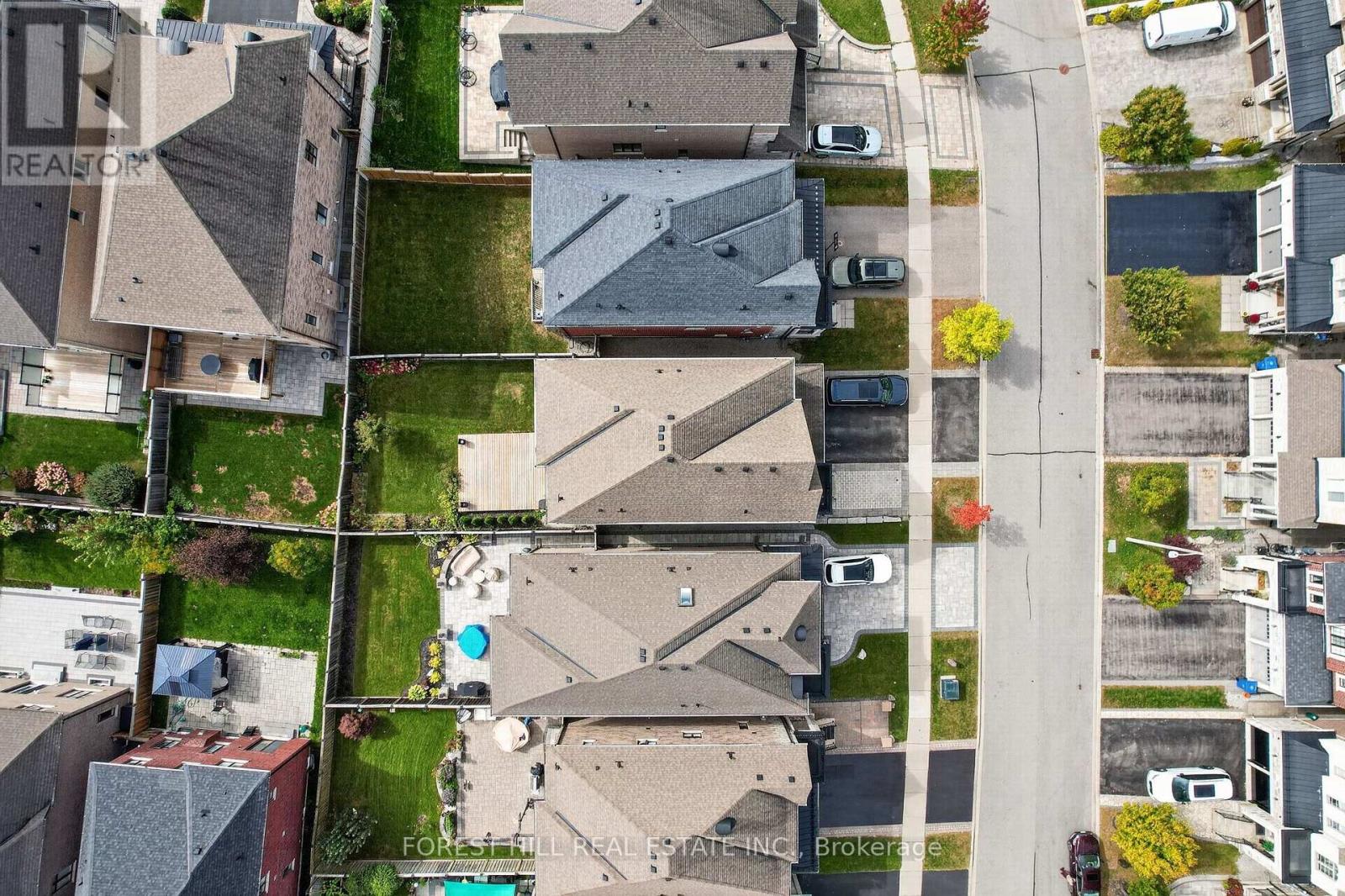 18 HACKWOOD CRESCENT, Aurora (Aurora Grove) — photo 4