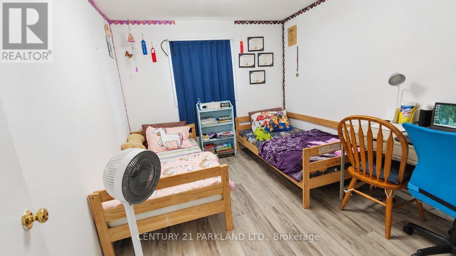 67 MELINDA CRESCENT - 13