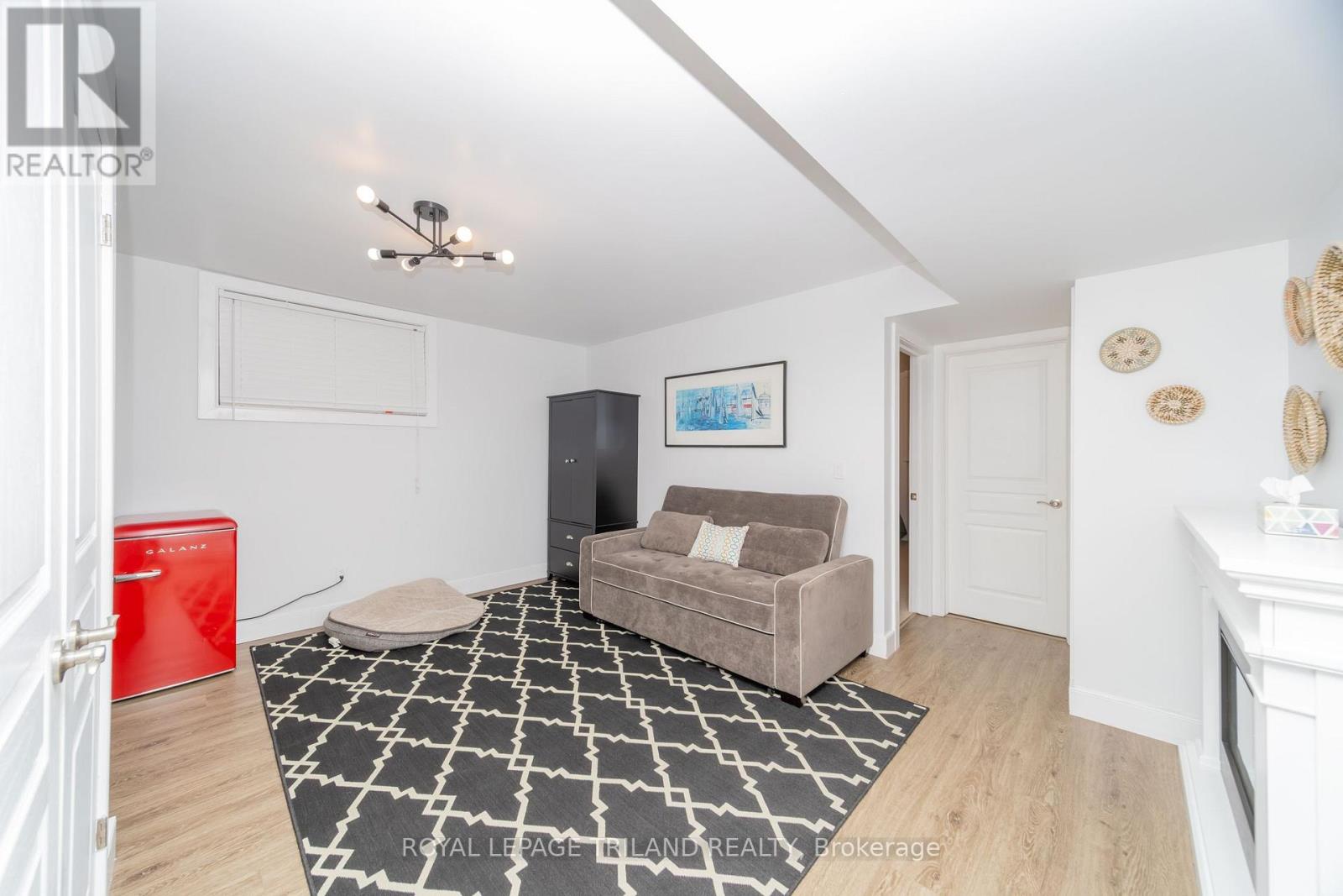 28 CENTRE STREET - Image 36