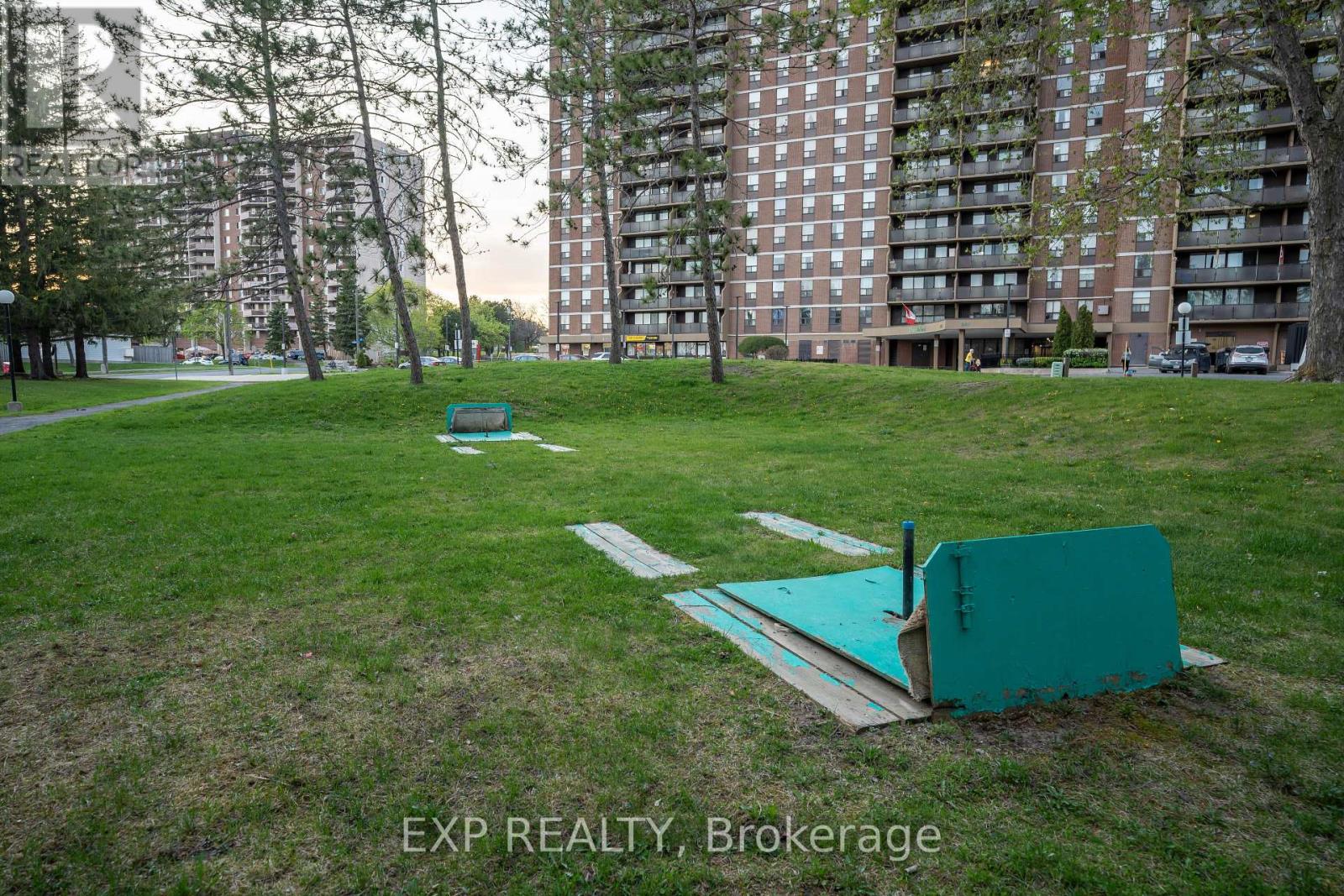 #404 665 BATHGATE DRIVE - Image 34