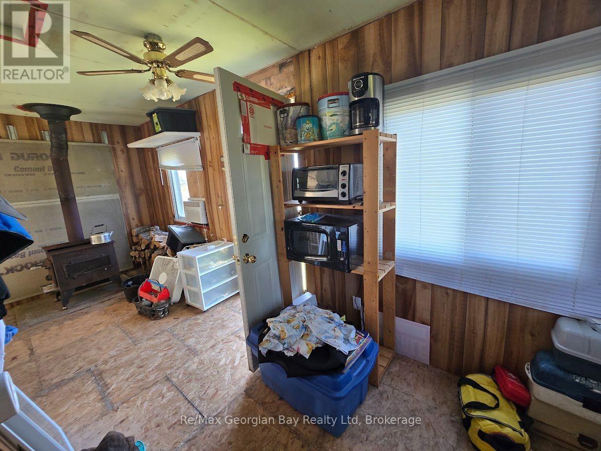 380 2 ISLAND - 10