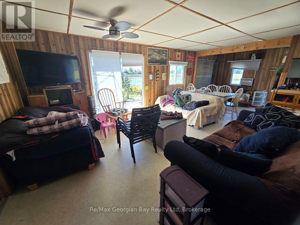 380 2 ISLAND - Image 13