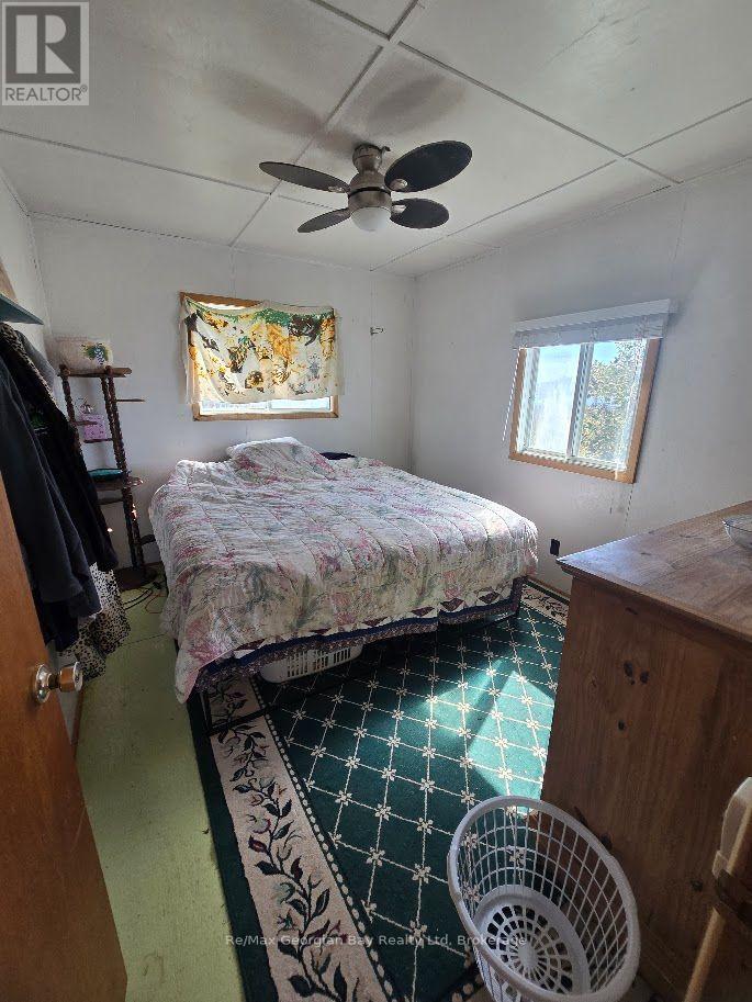 380 2 ISLAND - Image 17