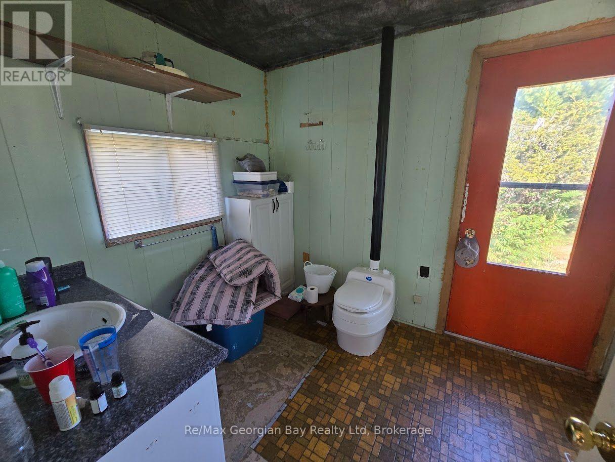 380 2 ISLAND - Image 22