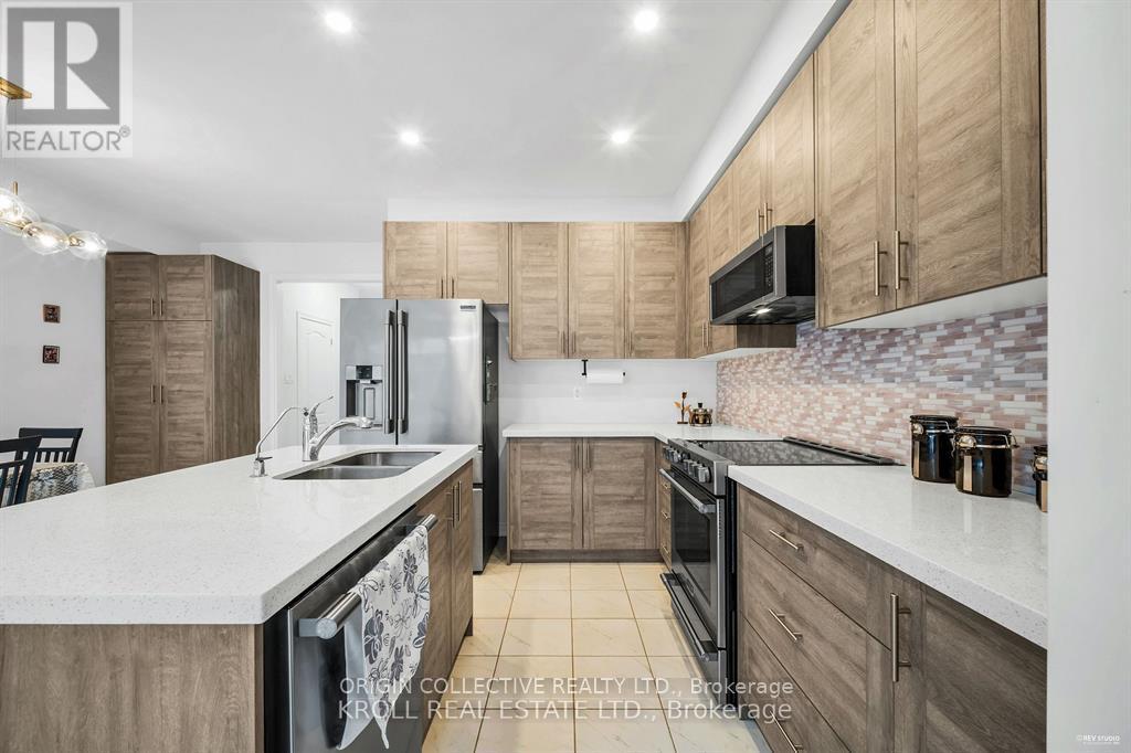26 FREDERICK TAYLOR WAY, East Gwillimbury (Mt Albert) — photo 10