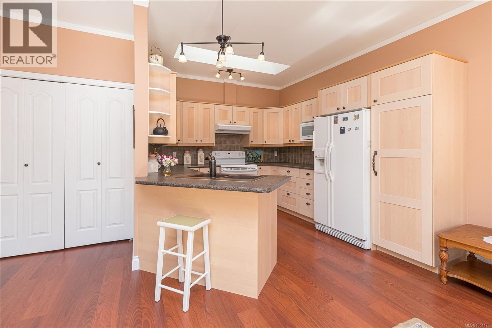 #13 4318 Emily Carr Dr - Image 15