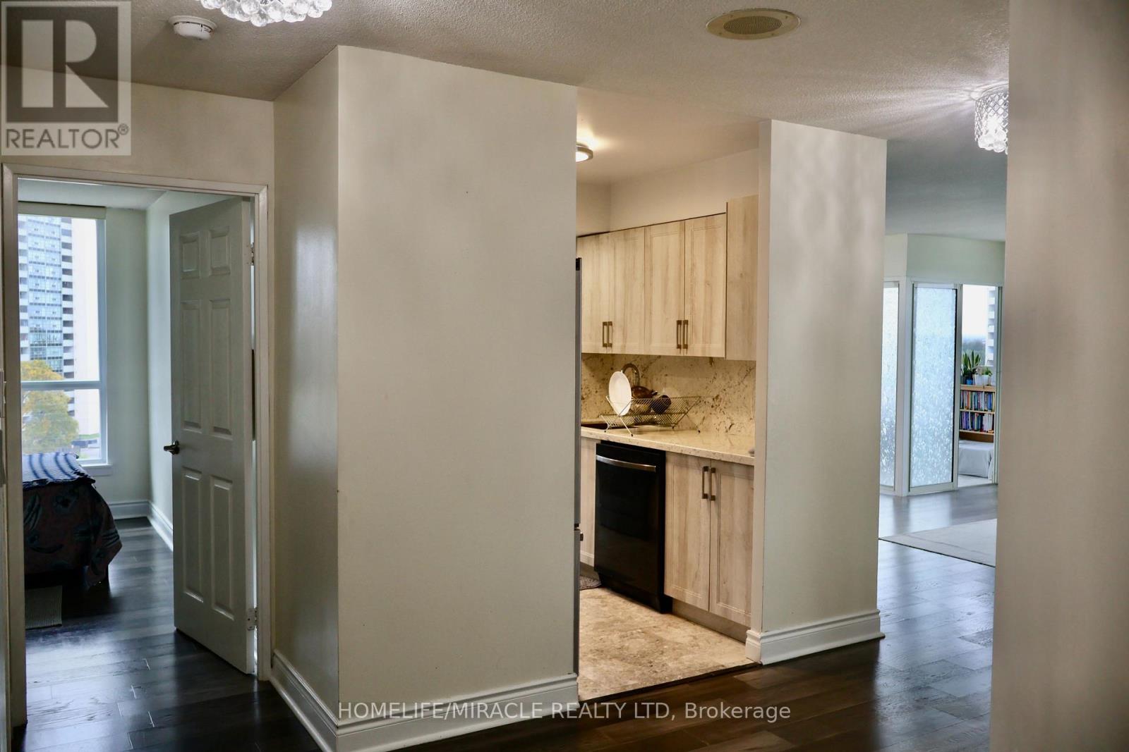 #802 3233 EGLINTON AVENUE E - Image 6