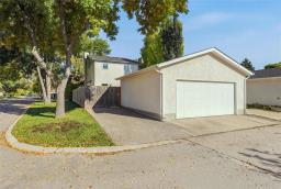 15 Scotsborough Place, Winnipeg, MB R2N1Z5 Photo 29
